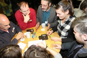 In der Räucherei haben die vielen Gäste bei der Eröffnung des Coworking-Spaces im Kirchenweg über die kreativen Potenziale von Gaarden gefachsimpelt.